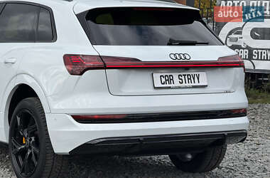 Позашляховик / Кросовер Audi e-tron 2021 в 