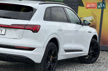Позашляховик / Кросовер Audi e-tron 2021 в 
