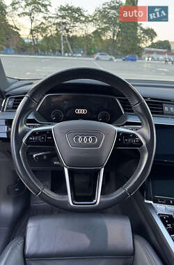 Позашляховик / Кросовер Audi e-tron 2020 в 