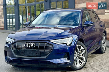 Позашляховик / Кросовер Audi e-tron 2021 в 