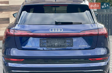Позашляховик / Кросовер Audi e-tron 2021 в 