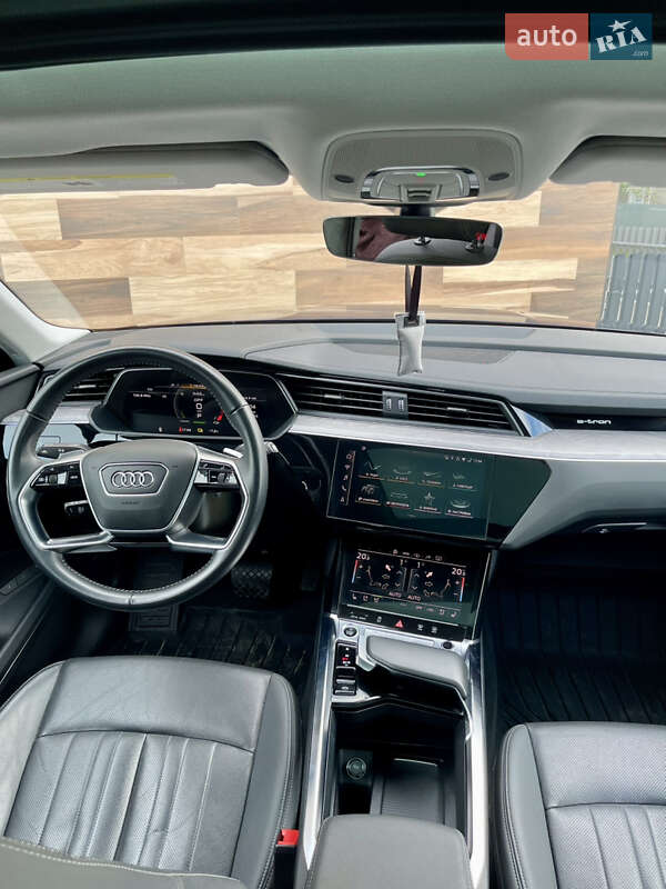 Позашляховик / Кросовер Audi e-tron 2021 в Києві