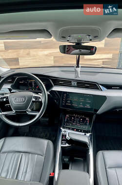 Позашляховик / Кросовер Audi e-tron 2021 в 
