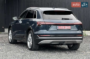 Позашляховик / Кросовер Audi e-tron 2019 в 