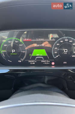 Позашляховик / Кросовер Audi e-tron 2019 в 