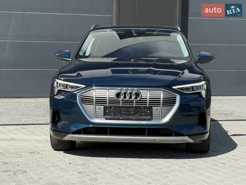Позашляховик / Кросовер Audi e-tron 2021 в Городку