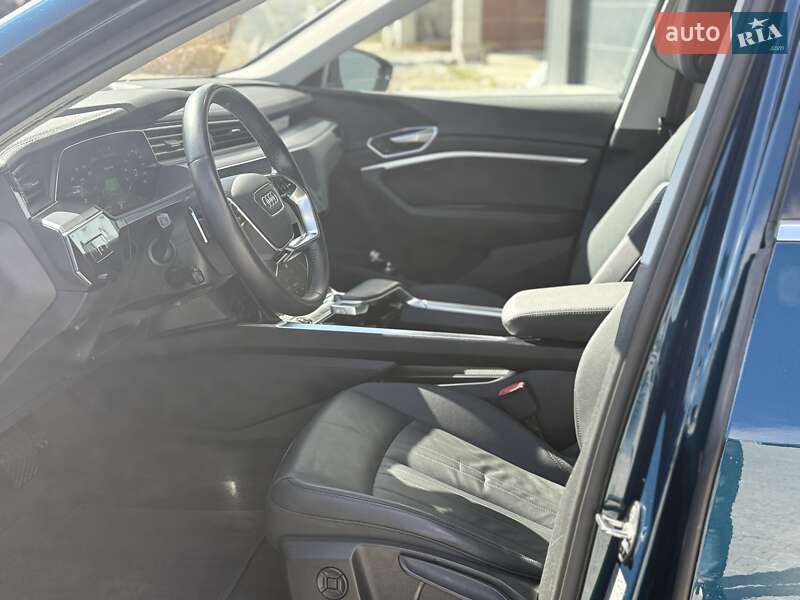 Позашляховик / Кросовер Audi e-tron 2021 в Городку