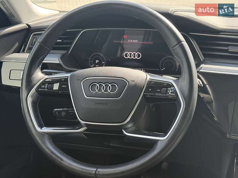 Позашляховик / Кросовер Audi e-tron 2021 в Городку