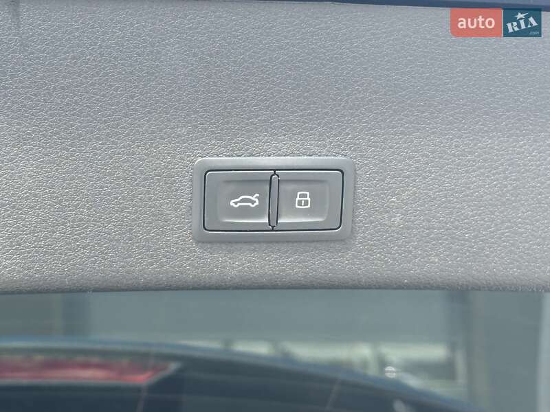 Позашляховик / Кросовер Audi e-tron 2021 в Городку