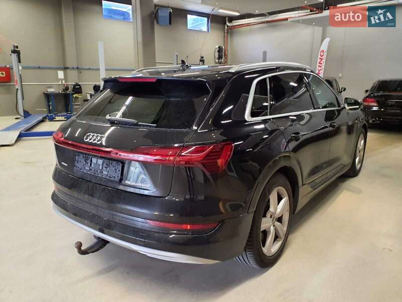 Позашляховик / Кросовер Audi e-tron 2019 в Києві фото 18 Позашляховик / Кросовер Audi e-tron 2019 в Києві