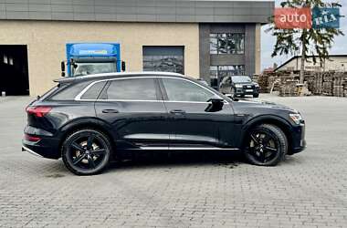 Позашляховик / Кросовер Audi e-tron 2019 в  фото 8 Позашляховик / Кросовер Audi e-tron 2019 в