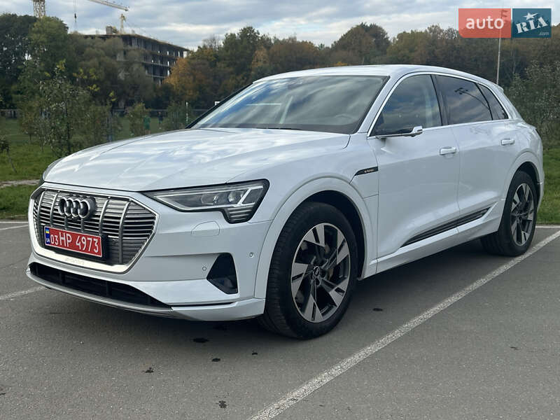 Внедорожник / Кроссовер Audi e-tron 2021 в 