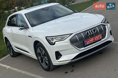 Внедорожник / Кроссовер Audi e-tron 2021 в 
