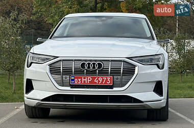 Внедорожник / Кроссовер Audi e-tron 2021 в 
