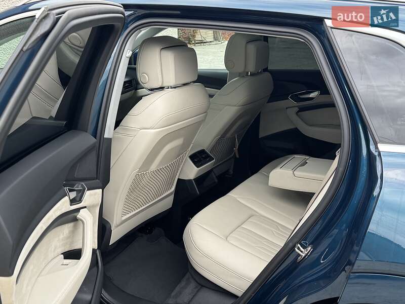 Позашляховик / Кросовер Audi e-tron 2020 в Дніпрі фото 18 Позашляховик / Кросовер Audi e-tron 2020 в Дніпрі