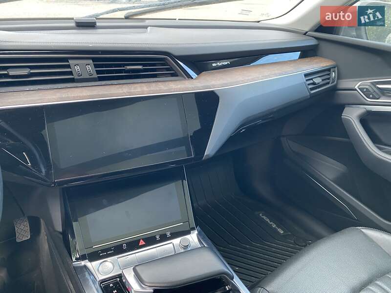Внедорожник / Кроссовер Audi e-tron 2019 в Луцке фото 13 Внедорожник / Кроссовер Audi e-tron 2019 в Луцке