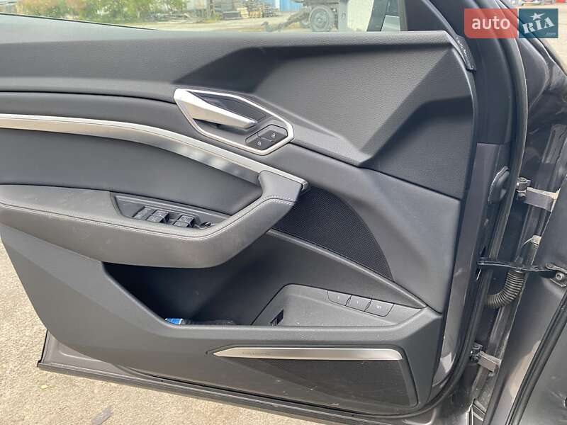 Внедорожник / Кроссовер Audi e-tron 2019 в Луцке фото 17 Внедорожник / Кроссовер Audi e-tron 2019 в Луцке