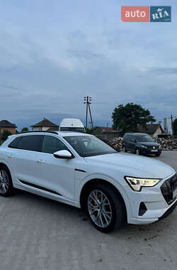 Позашляховик / Кросовер Audi e-tron 2019 в 