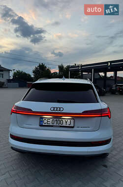 Позашляховик / Кросовер Audi e-tron 2019 в 