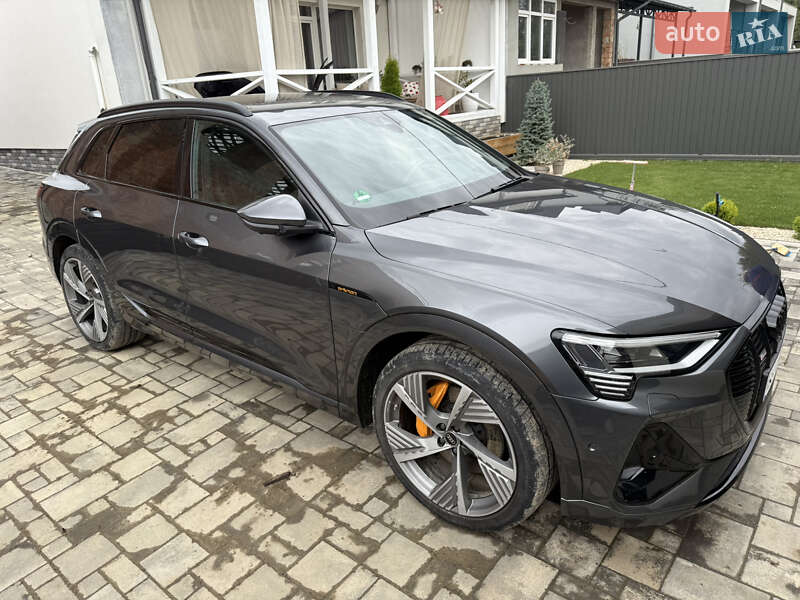 Позашляховик / Кросовер Audi e-tron 2022 в Чернівцях