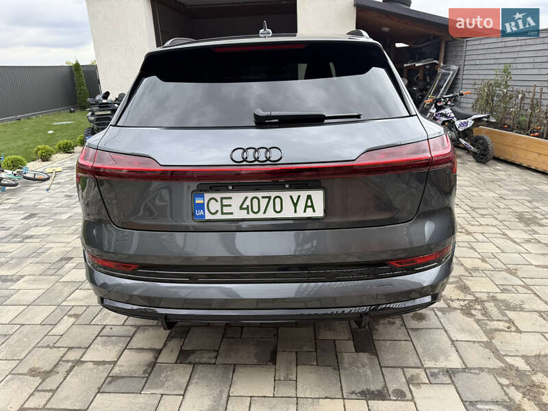 Позашляховик / Кросовер Audi e-tron 2022 в Чернівцях
