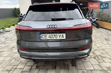Позашляховик / Кросовер Audi e-tron 2022 в 