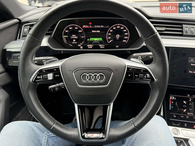 Позашляховик / Кросовер Audi e-tron 2022 в Чернівцях