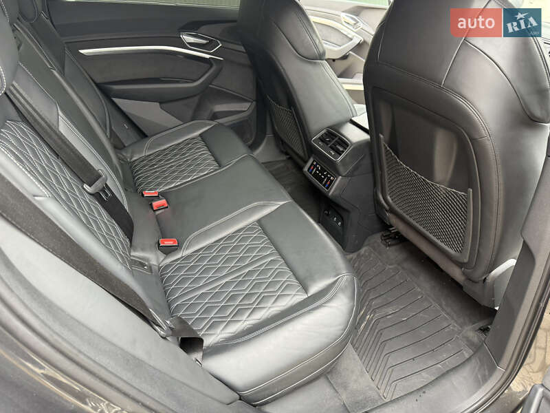 Позашляховик / Кросовер Audi e-tron 2022 в Чернівцях
