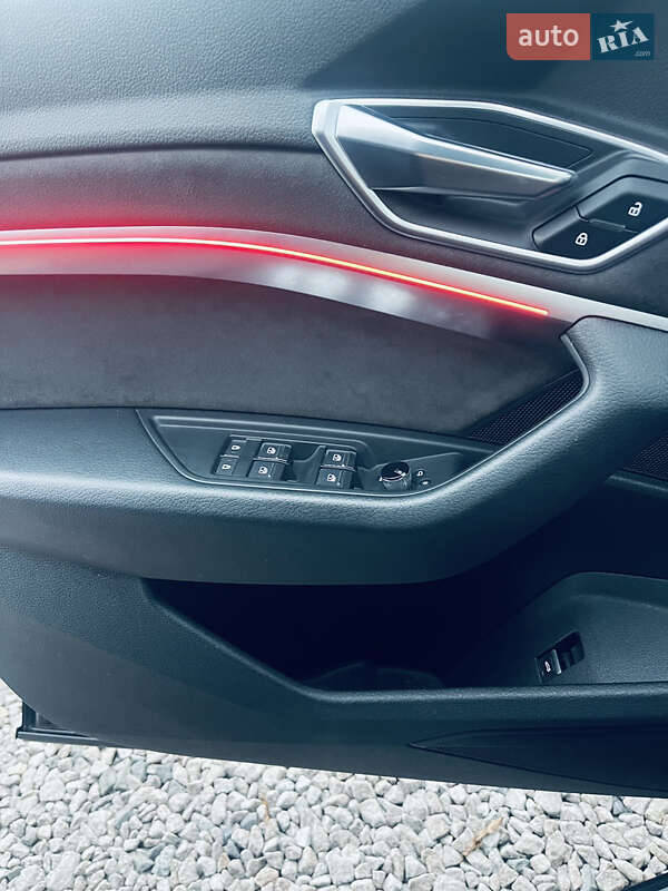 Позашляховик / Кросовер Audi e-tron 2019 в Бродах
