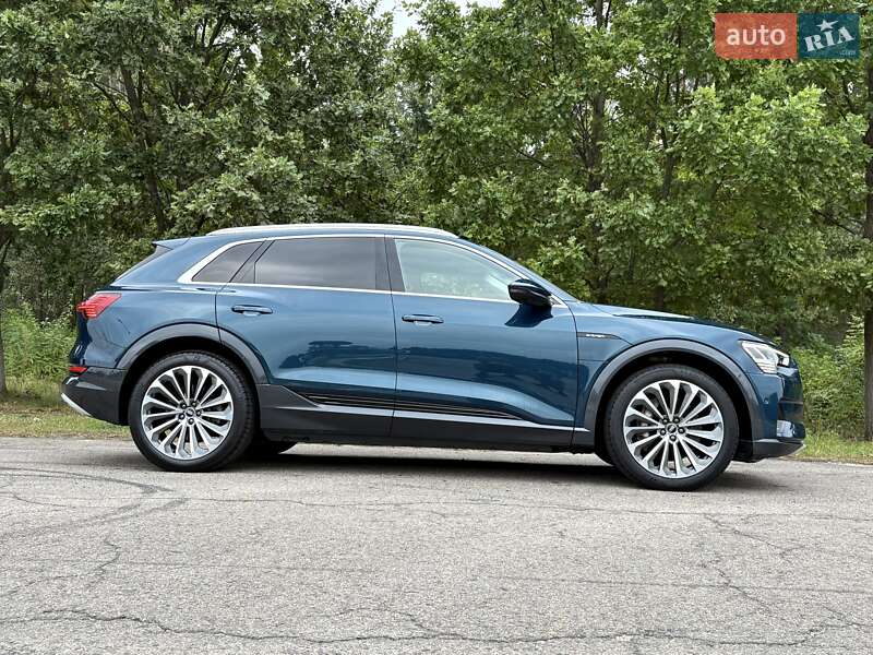 Позашляховик / Кросовер Audi e-tron 2021 в Києві