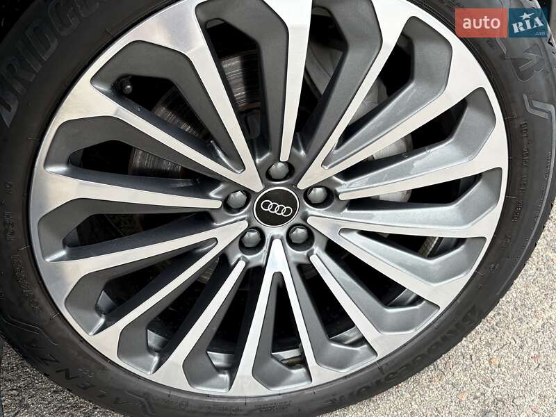 Позашляховик / Кросовер Audi e-tron 2021 в Києві