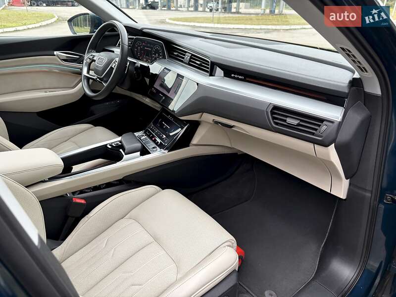 Позашляховик / Кросовер Audi e-tron 2021 в Києві