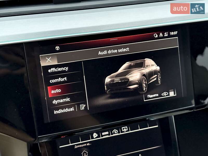 Позашляховик / Кросовер Audi e-tron 2021 в Києві
