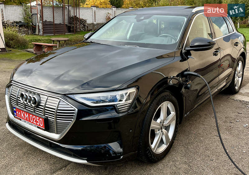 Позашляховик / Кросовер Audi e-tron 2019 в Києві