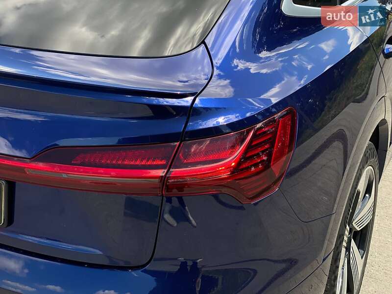 Позашляховик / Кросовер Audi e-tron 2021 в Києві фото 12 Позашляховик / Кросовер Audi e-tron 2021 в Києві