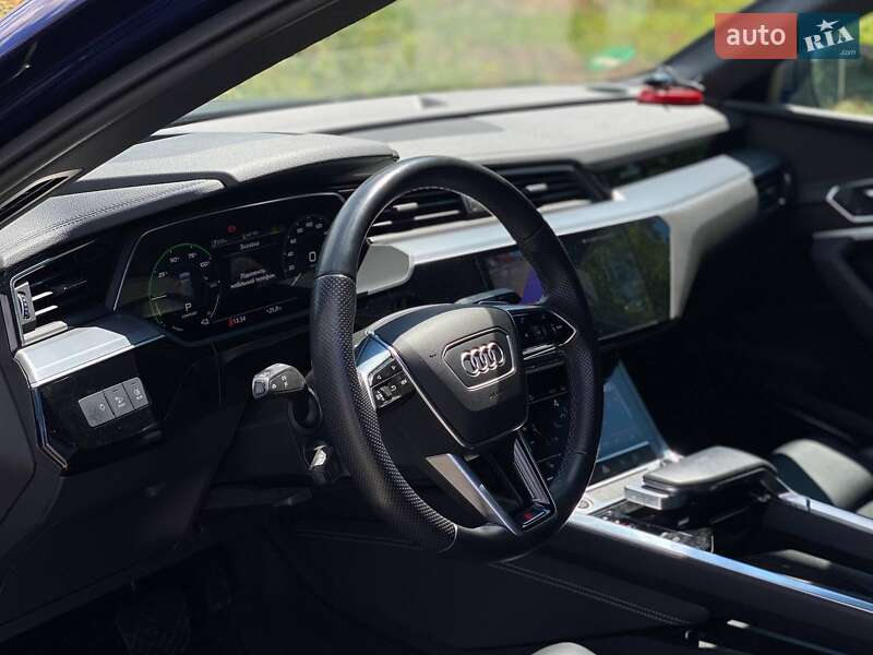 Позашляховик / Кросовер Audi e-tron 2021 в Києві фото 18 Позашляховик / Кросовер Audi e-tron 2021 в Києві