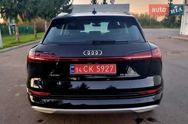 Позашляховик / Кросовер Audi e-tron 2021 в 