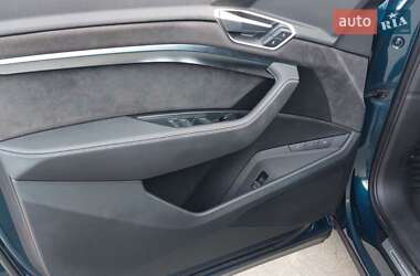 Позашляховик / Кросовер Audi e-tron 2019 в  фото 15 Позашляховик / Кросовер Audi e-tron 2019 в