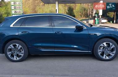 Позашляховик / Кросовер Audi e-tron 2019 в  фото 23 Позашляховик / Кросовер Audi e-tron 2019 в