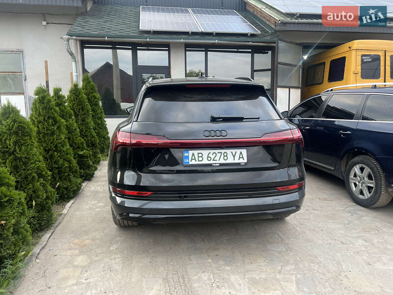 Позашляховик / Кросовер Audi e-tron 2022 в Вінниці