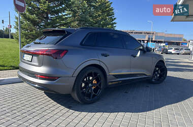 Позашляховик / Кросовер Audi e-tron 2019 в 
