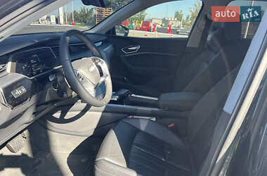 Позашляховик / Кросовер Audi e-tron 2019 в 