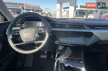 Позашляховик / Кросовер Audi e-tron 2019 в 