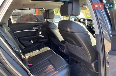 Позашляховик / Кросовер Audi e-tron 2019 в  фото 27 Позашляховик / Кросовер Audi e-tron 2019 в