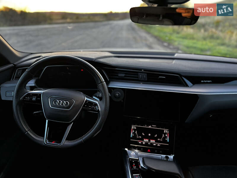 Позашляховик / Кросовер Audi e-tron 2020 в Бережанах