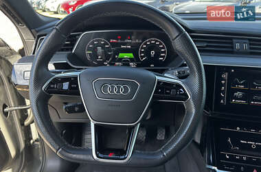 Внедорожник / Кроссовер Audi e-tron 2022 в 