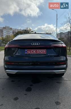 Позашляховик / Кросовер Audi e-tron 2022 в  фото 25 Позашляховик / Кросовер Audi e-tron 2022 в