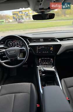 Позашляховик / Кросовер Audi e-tron 2022 в  фото 40 Позашляховик / Кросовер Audi e-tron 2022 в