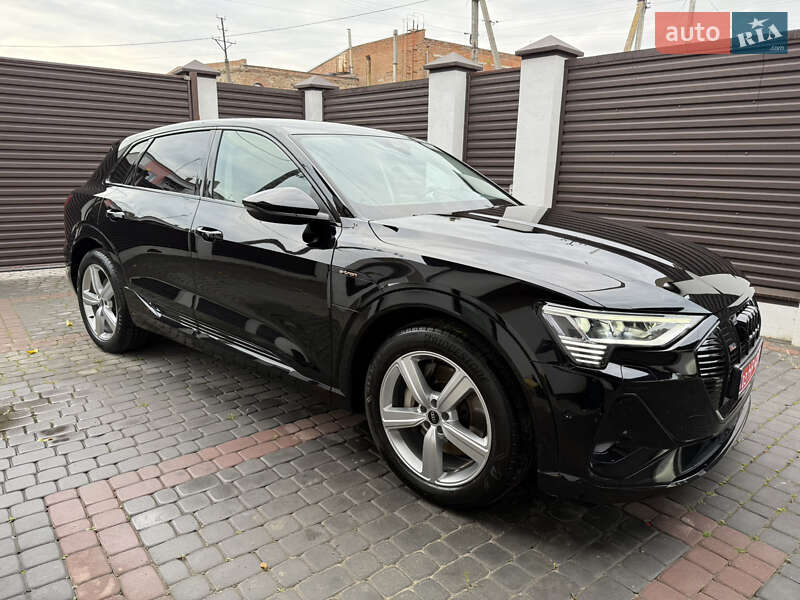 Позашляховик / Кросовер Audi e-tron 2022 в Луцьку