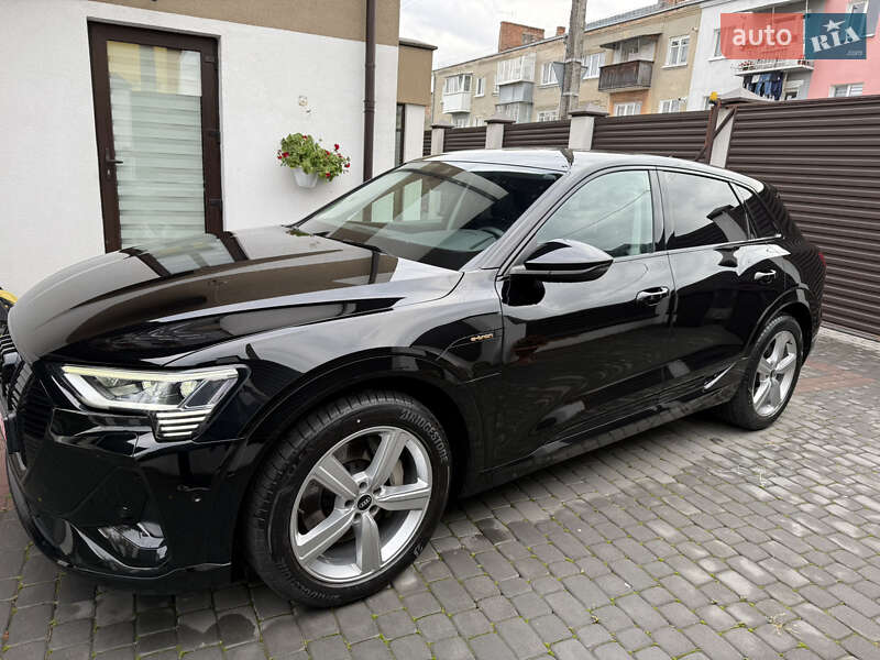 Позашляховик / Кросовер Audi e-tron 2022 в Луцьку